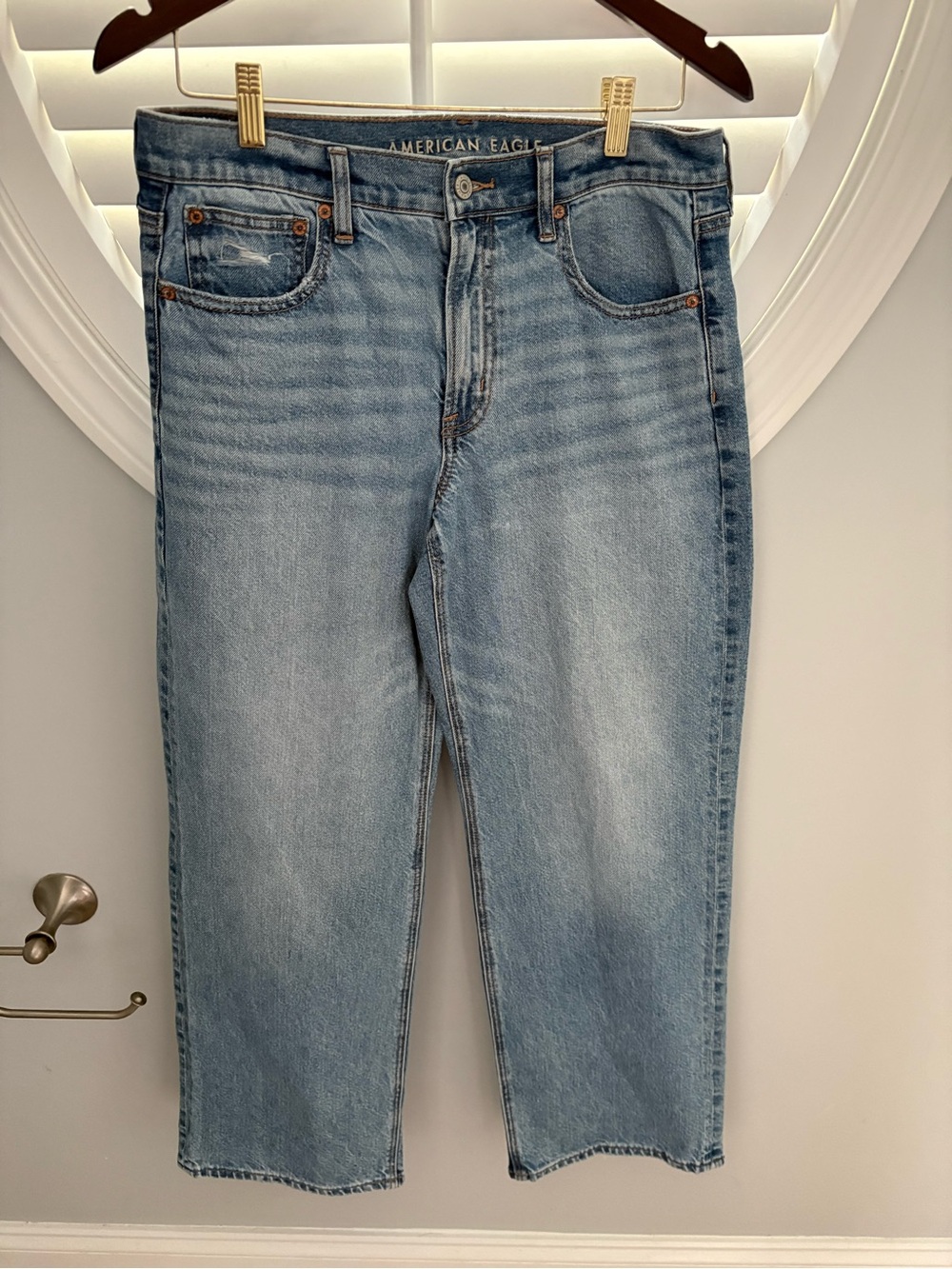 American Eagle women’s Stovepipe straight-leg jeans light wash sz 6